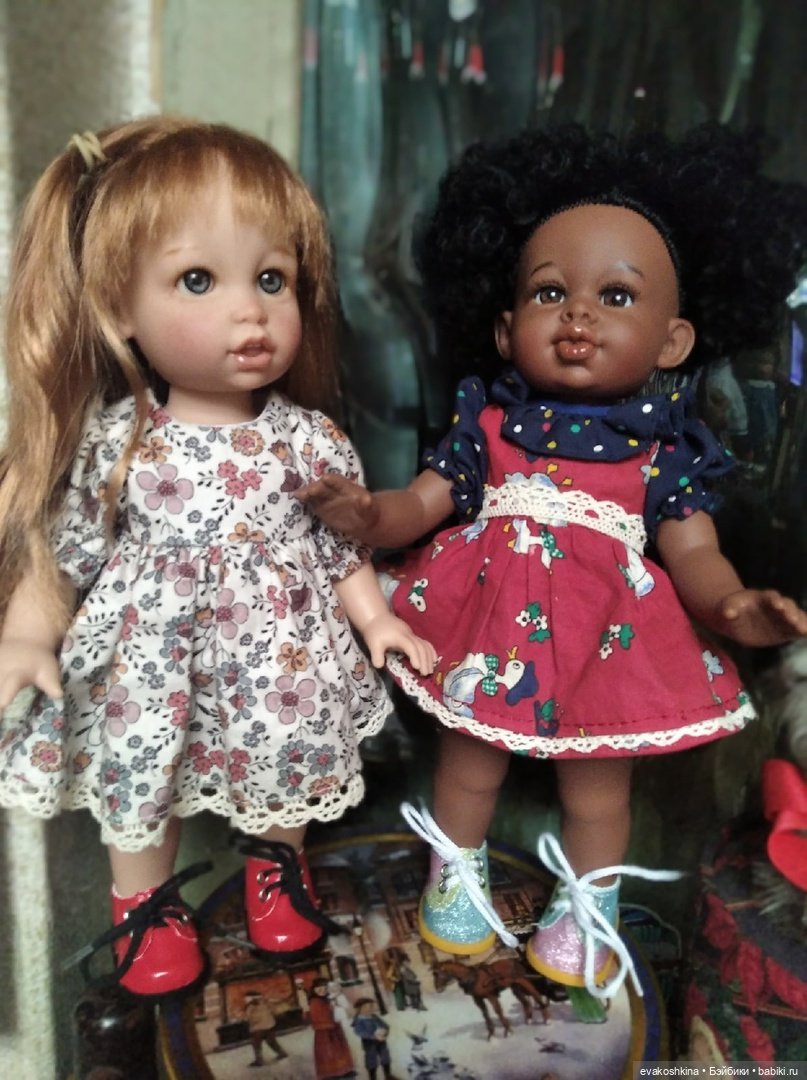 Пора готовиться к прохладе, примерка обуви куклам с ножкой около 5 см