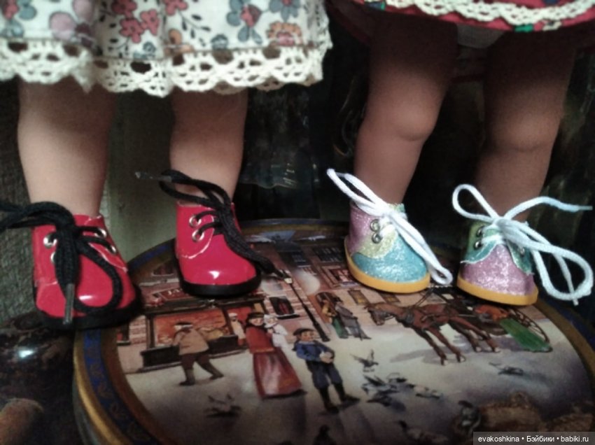 Пора готовиться к прохладе, примерка обуви куклам с ножкой около 5 см (фото 10)