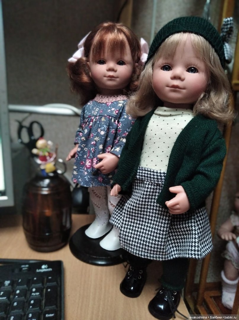 Пора готовиться к прохладе, примерка обуви куклам с ножкой около 5 см (фото 4)