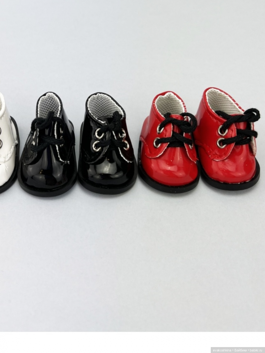 Пора готовиться к прохладе, примерка обуви куклам с ножкой около 5 см