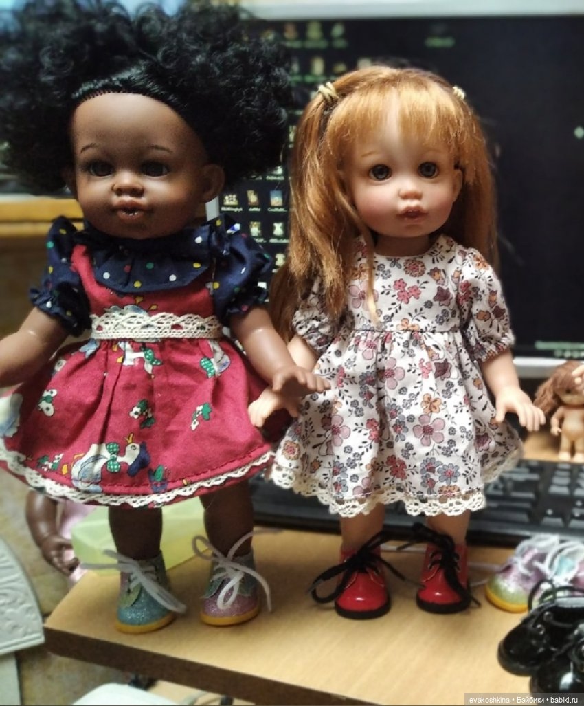 Пора готовиться к прохладе, примерка обуви куклам с ножкой около 5 см