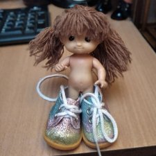 Пора готовиться к прохладе, примерка обуви куклам с ножкой около 5 см