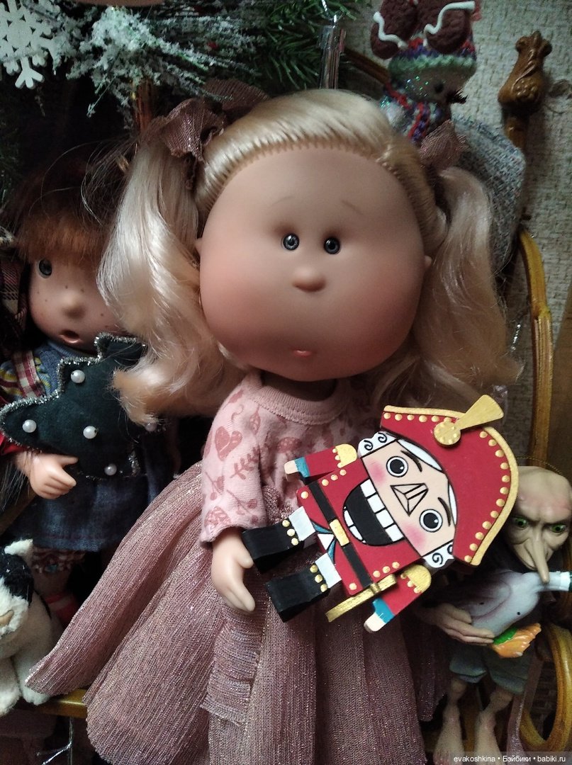 С наступившим Рождеством! Тринадцатая Мия, с Щелкунчиком (фото 3)