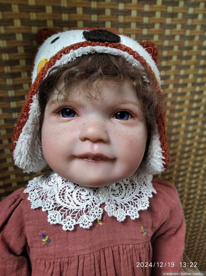 С Новым годом! И моя новая переделка куклы