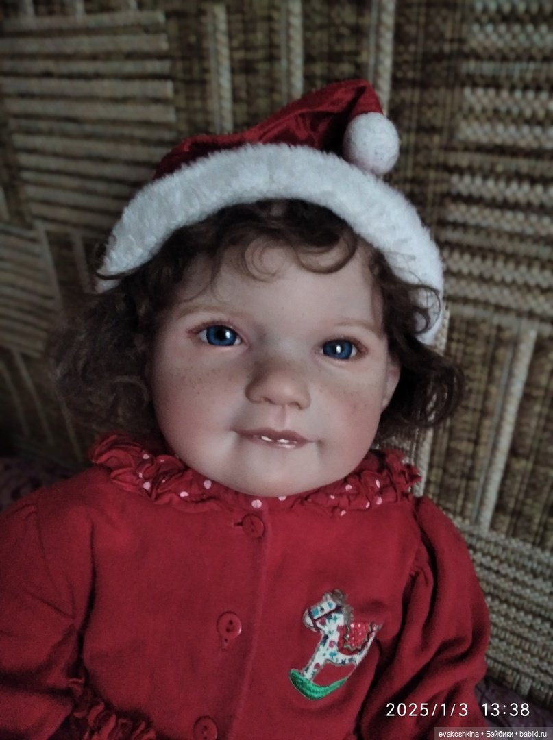 С Новым годом! И моя новая переделка куклы