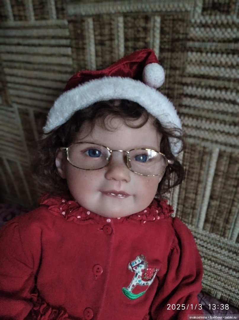 С Новым годом! И моя новая переделка куклы