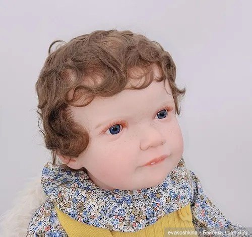 С Новым годом! И моя новая переделка куклы