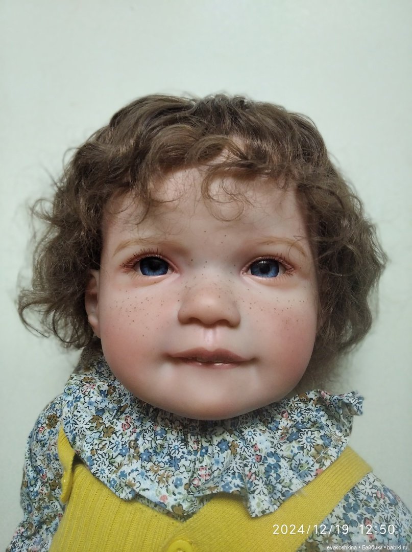 С Новым годом! И моя новая переделка куклы