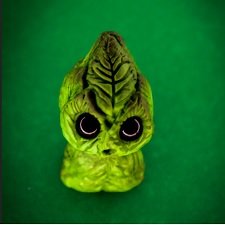 Монстрик-бутончик Листик