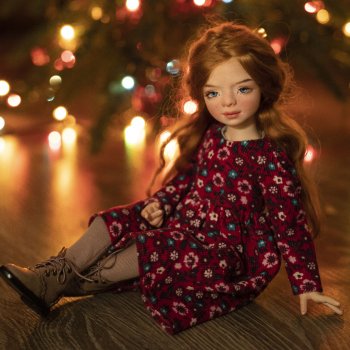 Алëнка у ëлки