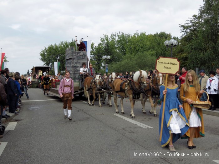 Наряды для кукол в стиле баварского народного костюма. Игровые куклы Käthe Kruse. Minouche