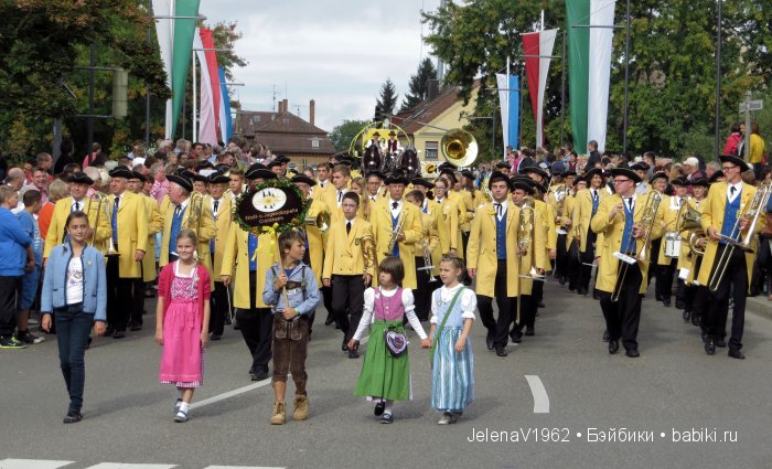 Наряды для кукол в стиле баварского народного костюма. Игровые куклы Käthe Kruse. Minouche