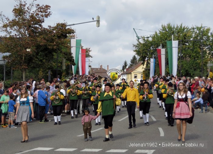 Наряды для кукол в стиле баварского народного костюма. Игровые куклы Käthe Kruse. Minouche
