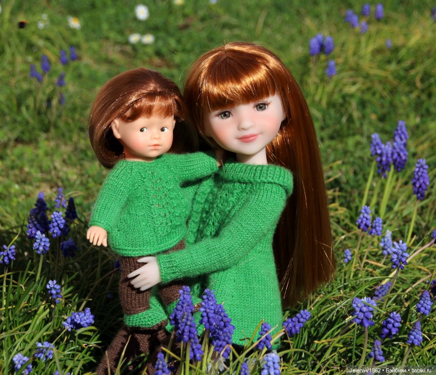 Весна, цветы и любимые куклы, что ещё для счастья надо