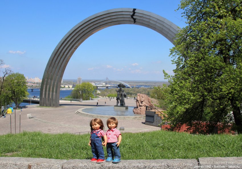 Маленькая дверь в большой мир. Киев - столица Украины любопытными глазами Вихтелей