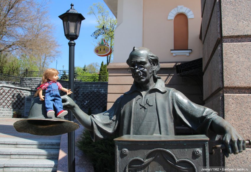 Маленькая дверь в большой мир. Киев - столица Украины любопытными глазами Вихтелей