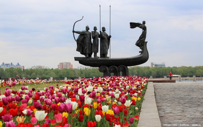 Маленькая дверь в большой мир. Киев - столица Украины любопытными глазами Вихтелей