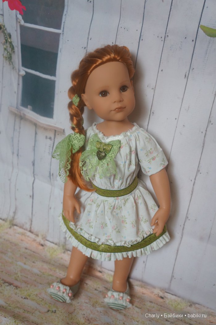 Стою на полустаночке в простом цветастом платьице, а мимо пролетают поезда