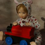 Шарнирная кукла из коллекции "Малыши" серия "Крошка на ладошке" 16 см, 11 шарнирных соединений