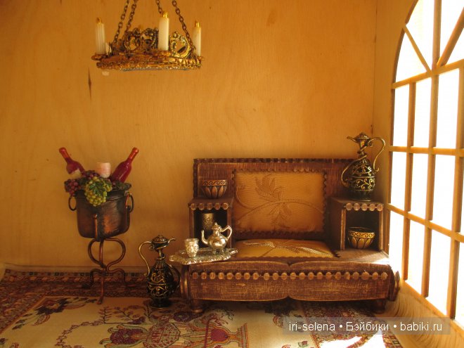 антикварный диван