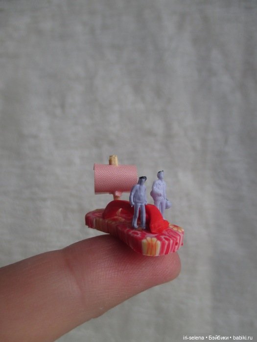 Маленькие миниатюры из жизни крохотных человечков (фото 7)