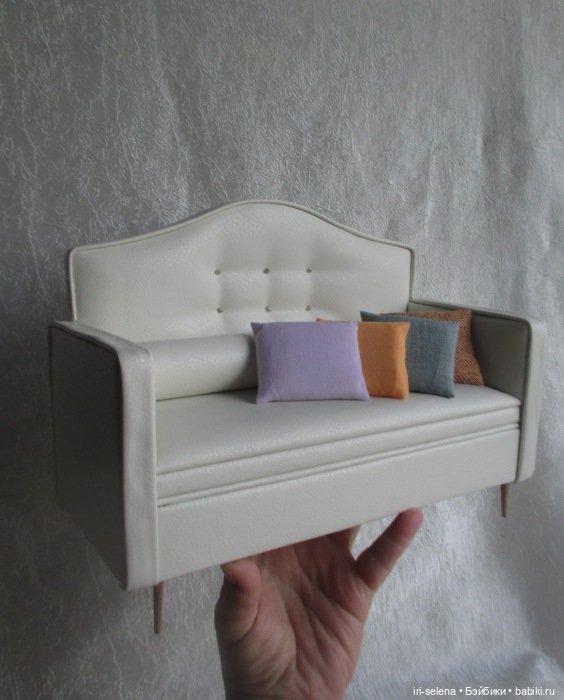 Опять про диваны и кресла)