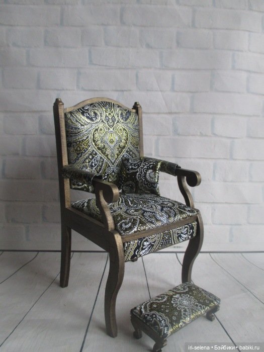 Любимое занятие все то же - мебель для кукол