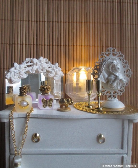 Любимое занятие все то же - мебель для кукол