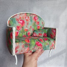 Диван "Тюльпаны". Куклам от 28 до 35 см