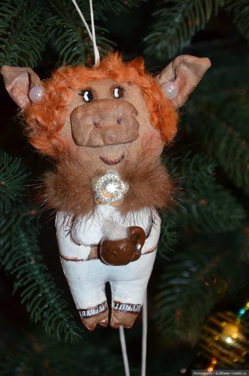 До следующего года... елочка, пока