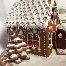 До следующего года... елочка, пока