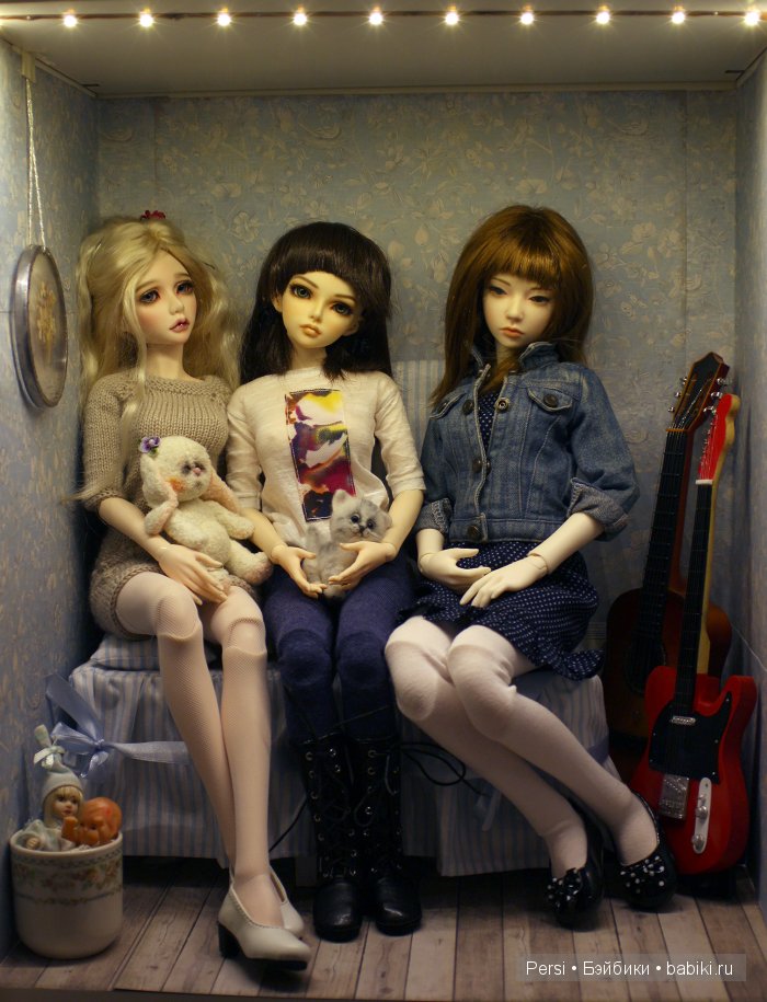 Три девицы в полном "ажуре". Новые фото в деталях