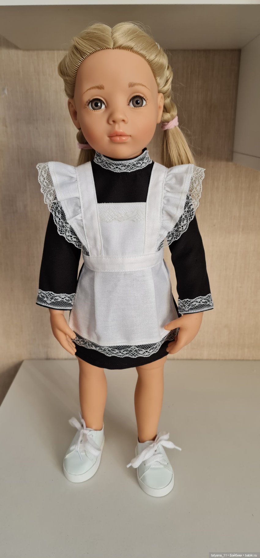 Здравствуйте! Дочкина кукла тоже хочет поучавствовать, ей очень идет розовый цвет.
