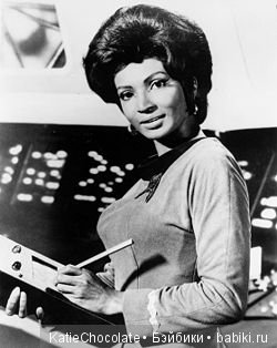 Обзор: Star Trek 50th Anniversary Barbie - Uhura (фото 2)
