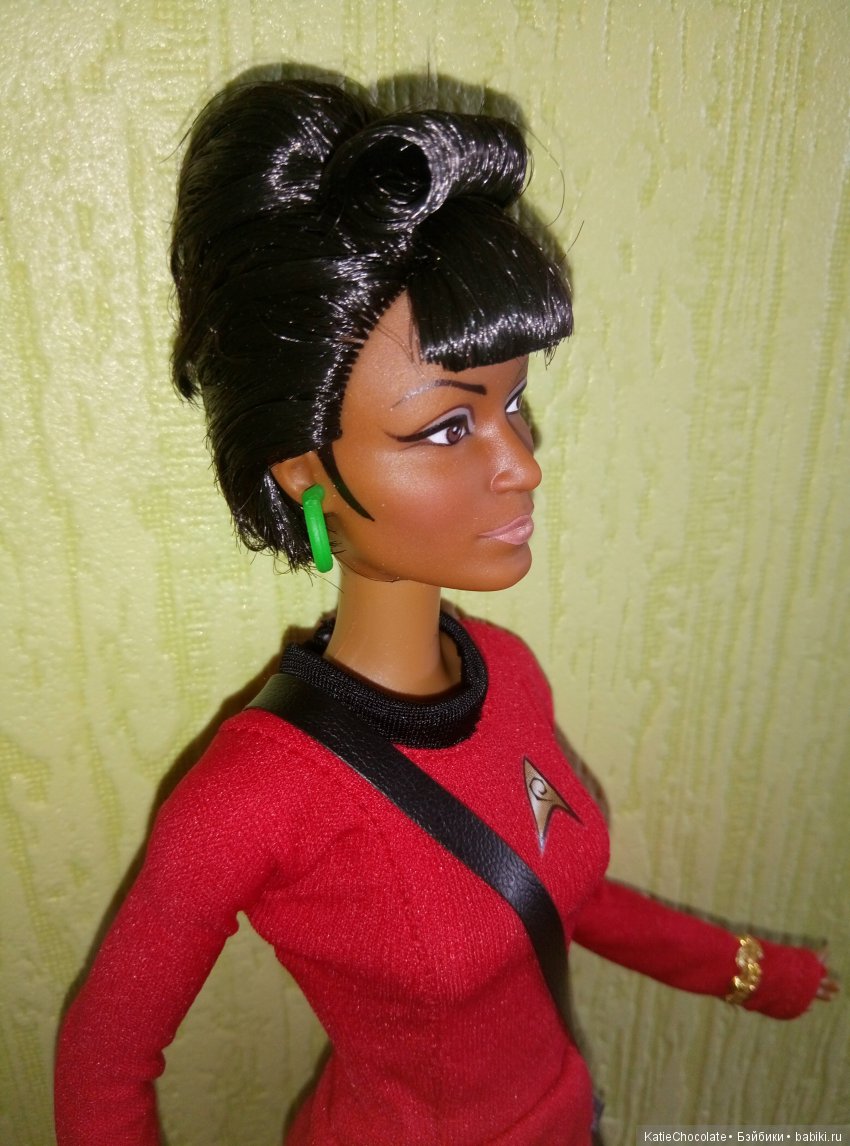 Обзор: Star Trek 50th Anniversary Barbie - Uhura