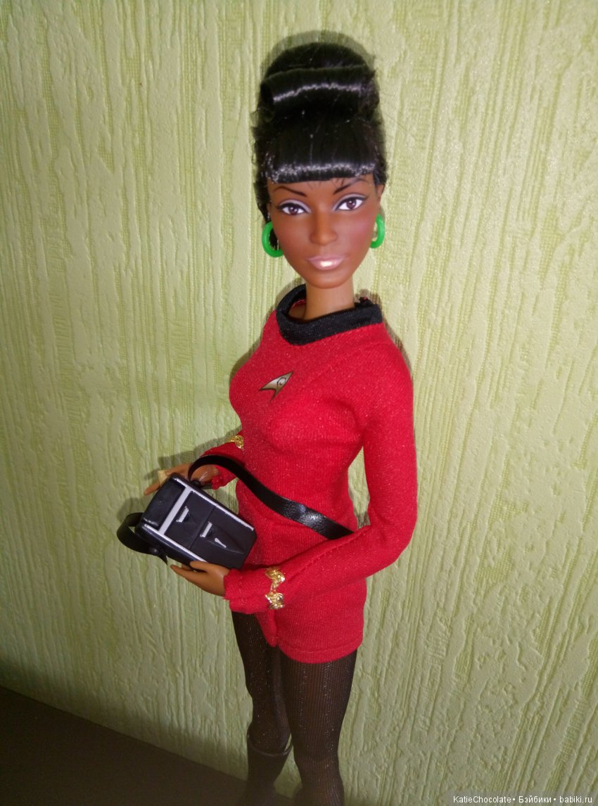 Обзор: Star Trek 50th Anniversary Barbie - Uhura (фото 9)