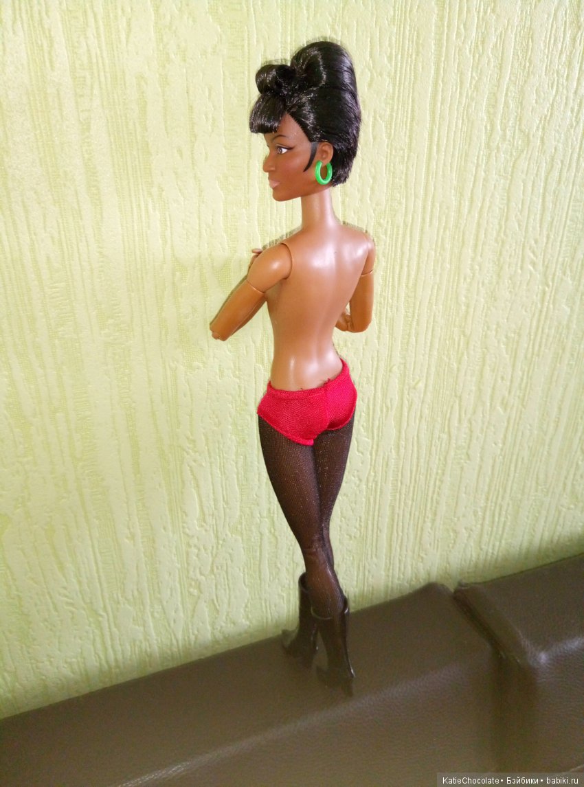 Обзор: Star Trek 50th Anniversary Barbie - Uhura