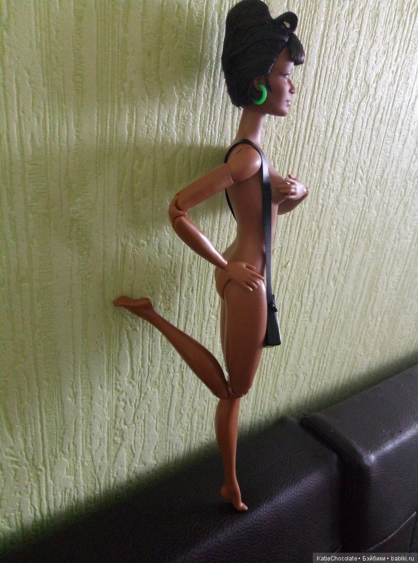 Обзор: Star Trek 50th Anniversary Barbie - Uhura