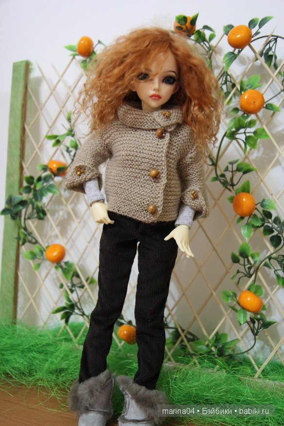 Алиса в магазине подбирает гардероб на осень