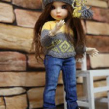 Наша Аришка модничает