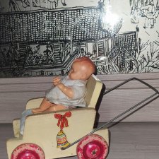 Винтажная коляска для маленьких куколок и пупсов.
