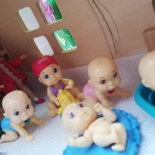 Милые, но неизвестные мне пупсы.