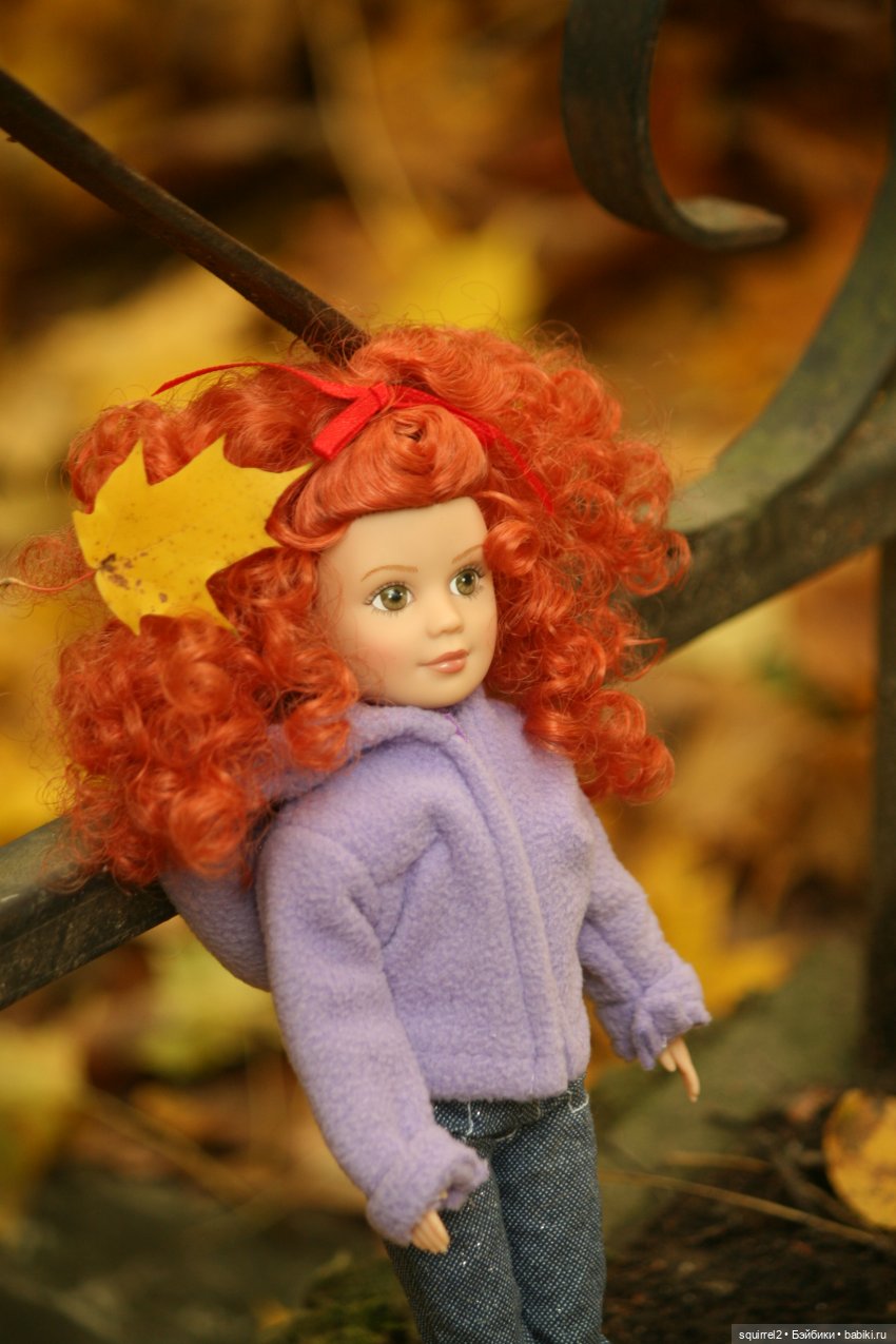 Кроет уж лист золотой влажную землю в лесу