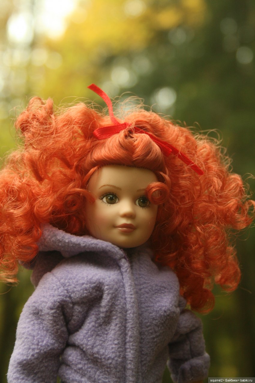 Кроет уж лист золотой влажную землю в лесу