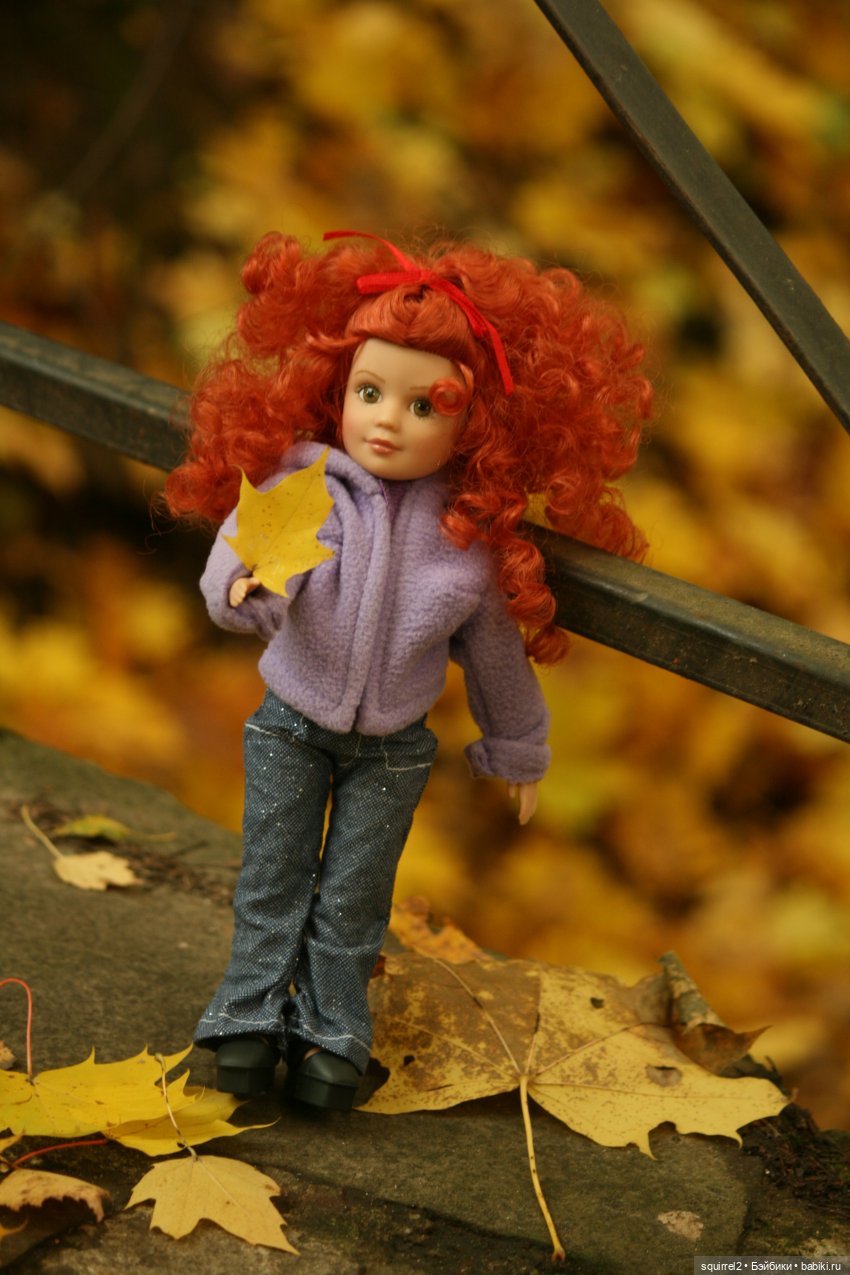 Кроет уж лист золотой влажную землю в лесу