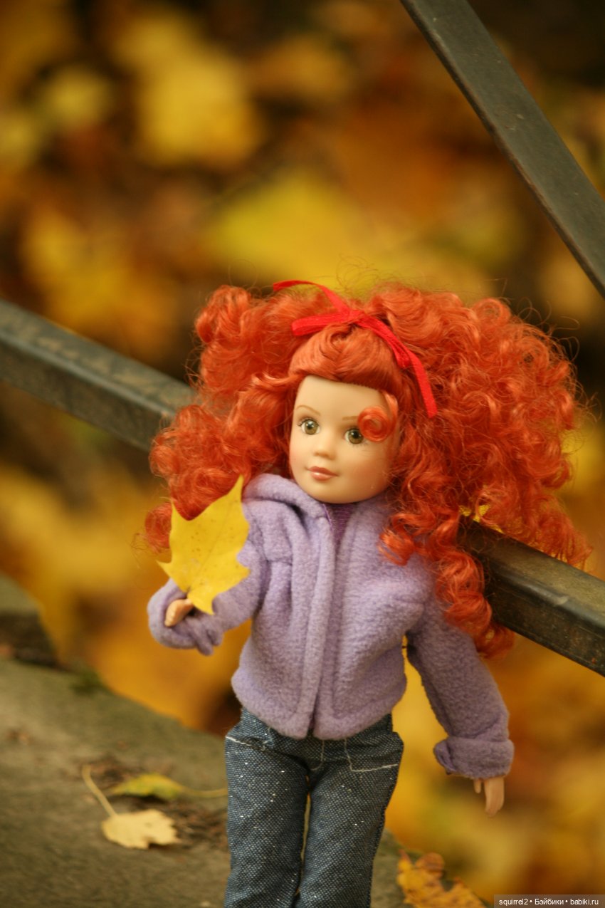 Кроет уж лист золотой влажную землю в лесу