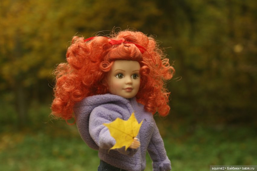 Кроет уж лист золотой влажную землю в лесу