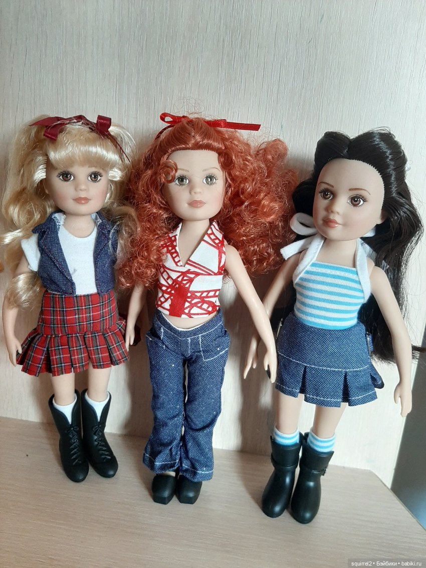 Кроет уж лист золотой влажную землю в лесу