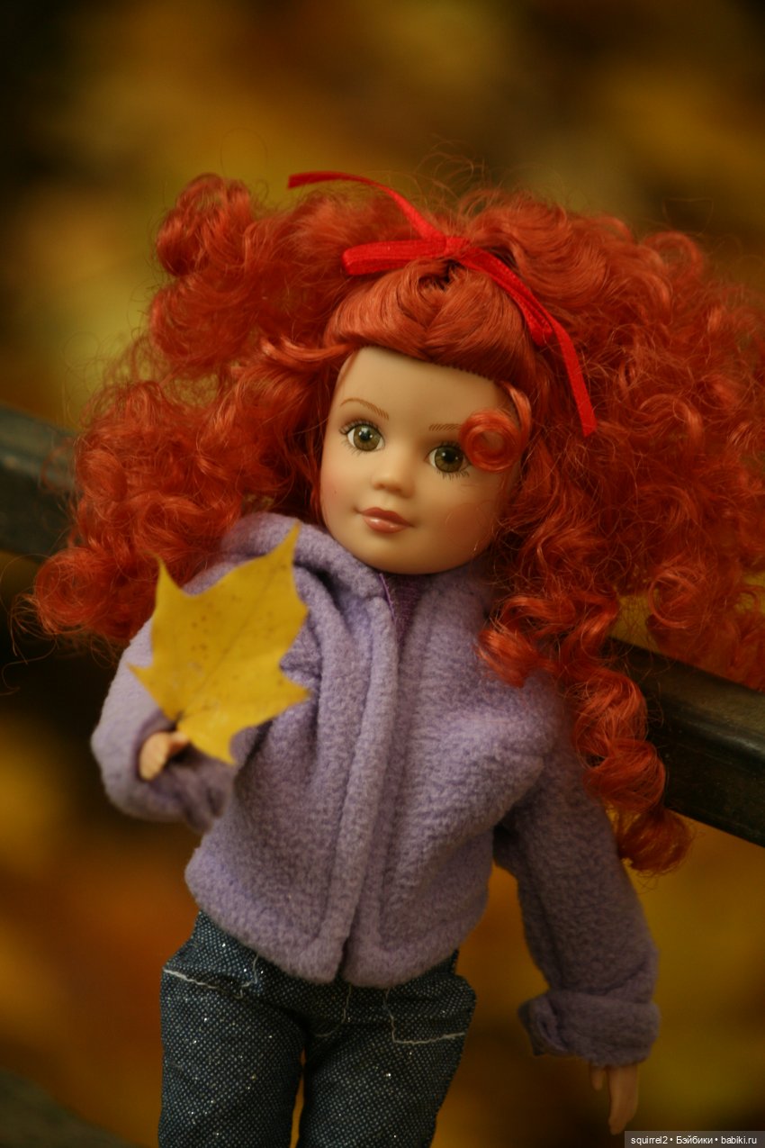 Кроет уж лист золотой влажную землю в лесу