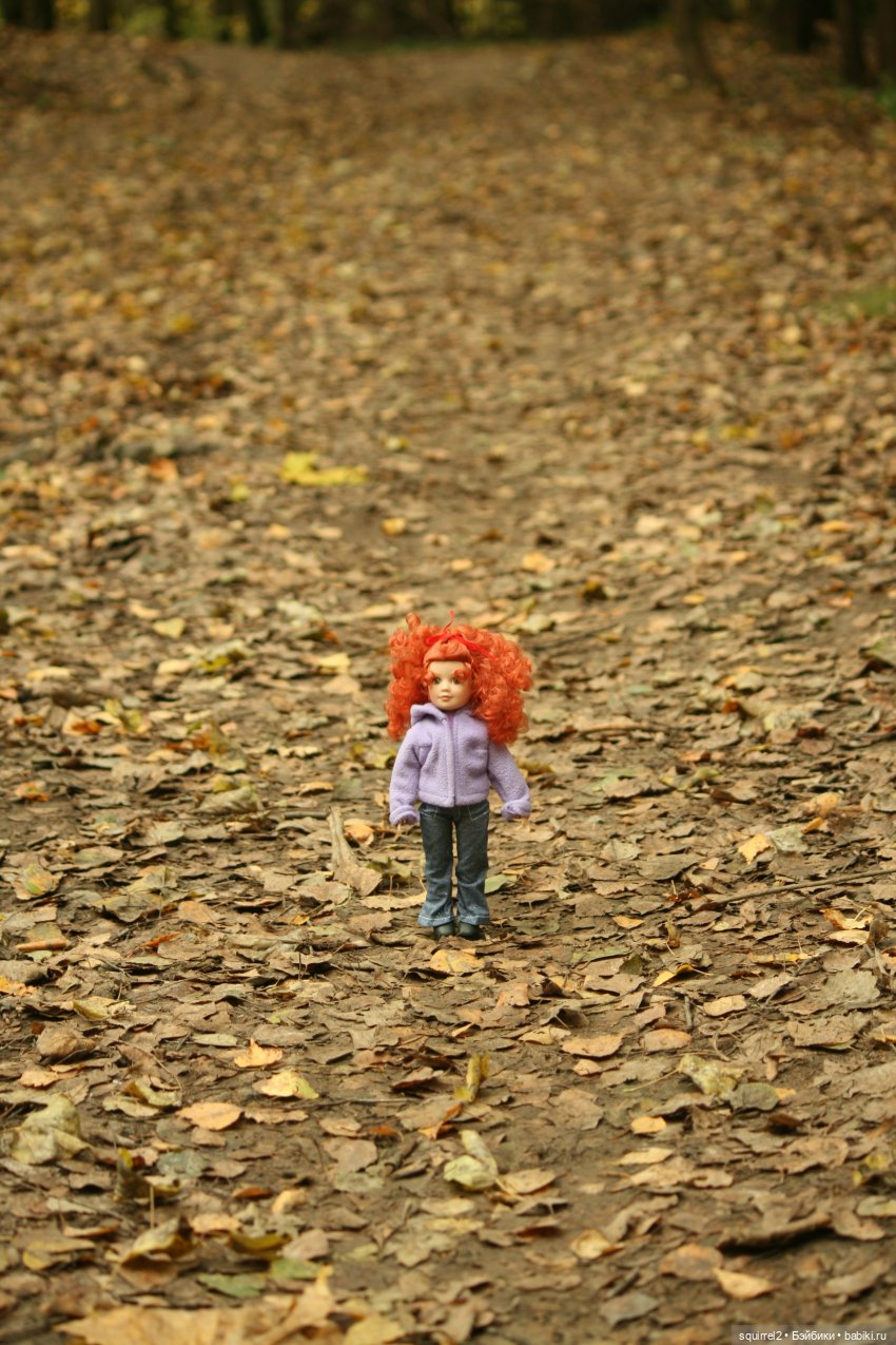 Кроет уж лист золотой влажную землю в лесу